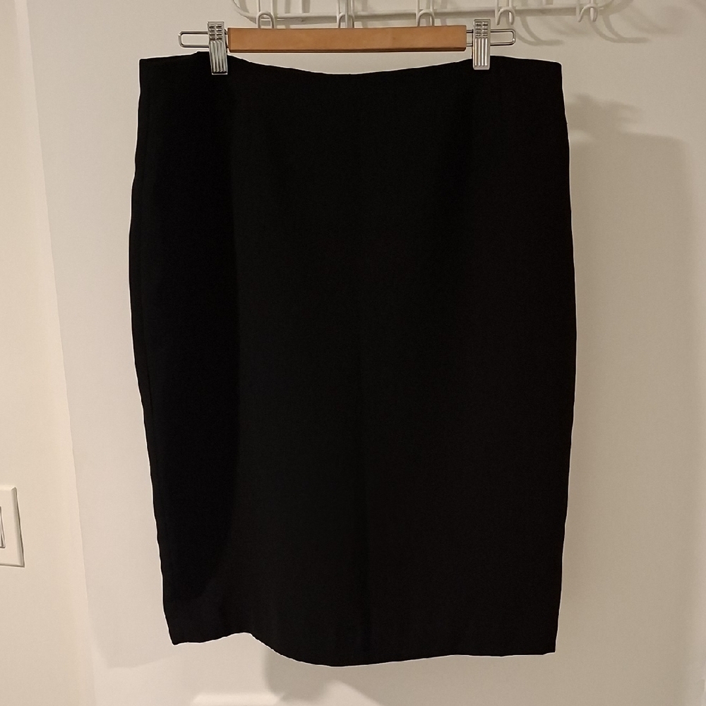 Larry Levine Women's Classic Black Pencil Skirt - Full Lined (Size US 14)